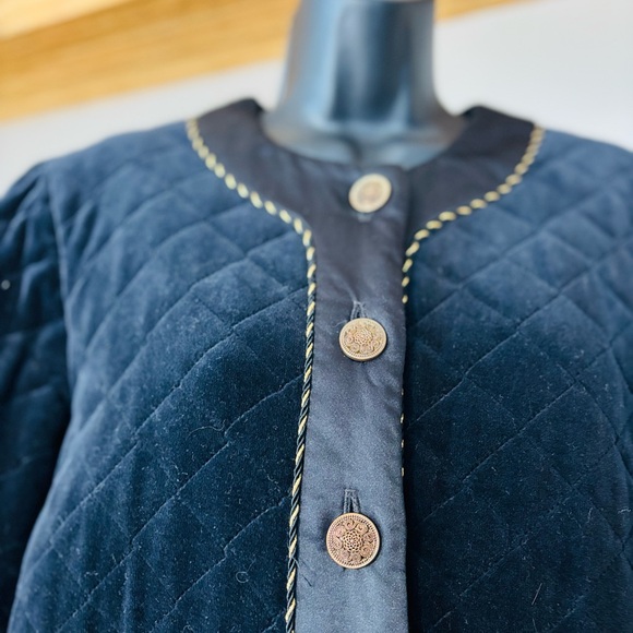 Chic Vintage Black Velvet Quilted Cropped Jacket - Picture 6 of 10